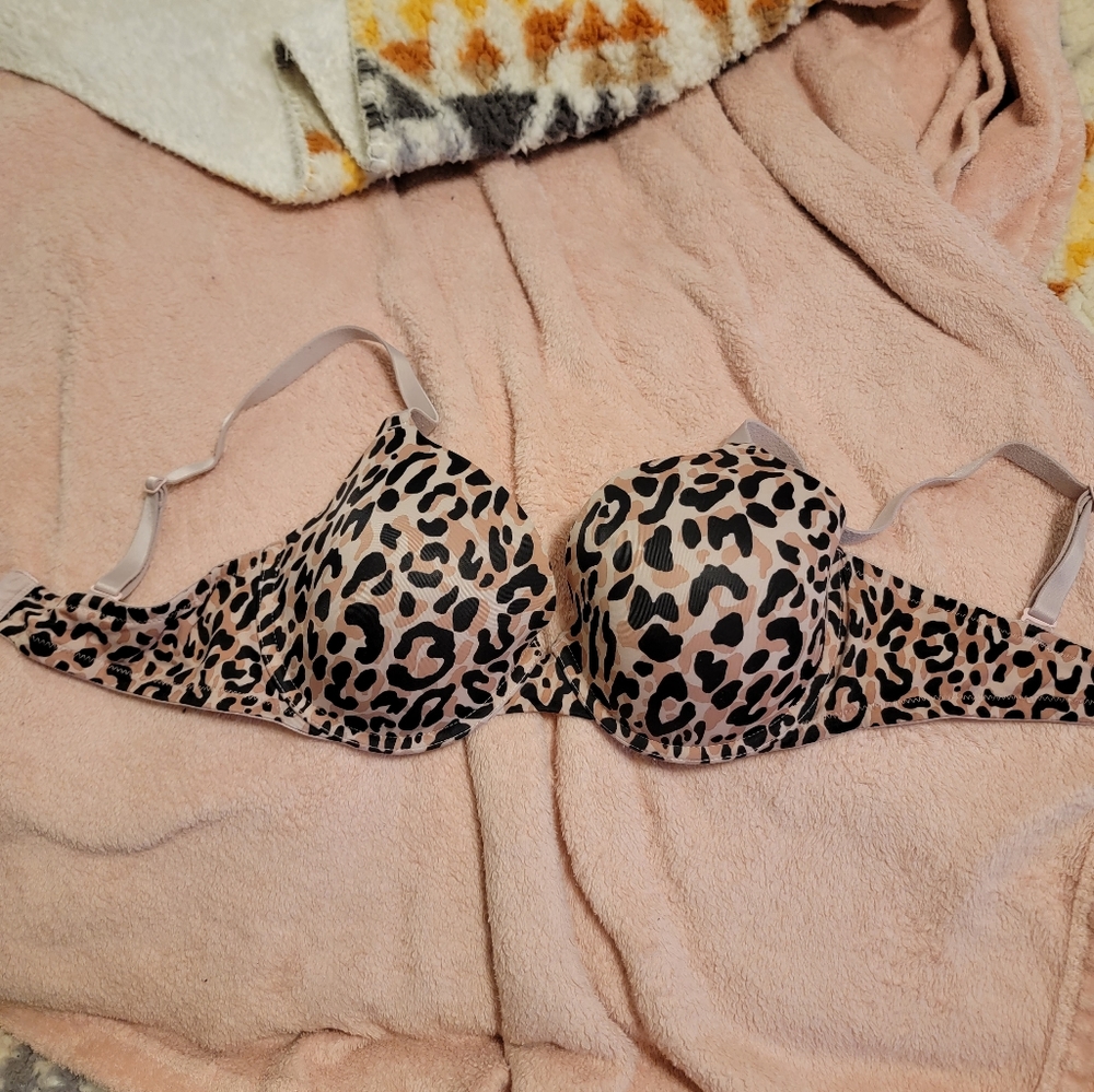 Adorable bra by PINK! Cheetah print